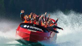 Jetboat mit Menschen