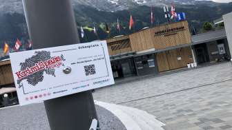 Schild KrimiSpass vor dem Sportzentrum