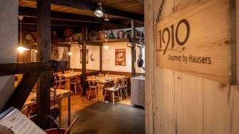 Eingangsbereich mit Schild