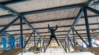 Überquerung des Spinnennetz