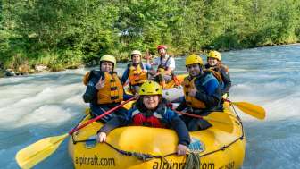 Nahaufnahme von Familie im Boot
