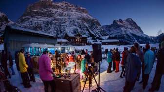 Party beim Bus Stop mit DJ