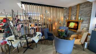 Keoni's Lounge & Café