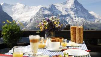 Terasse mit Frühstück