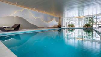 Schwimmbecken